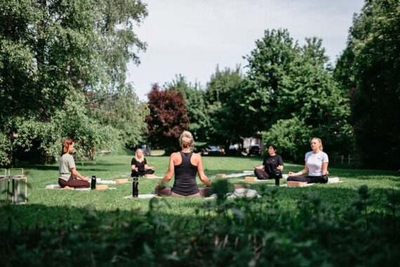 Yoga im Garten in Altenmarkt, Ferienwohnungen Eckart